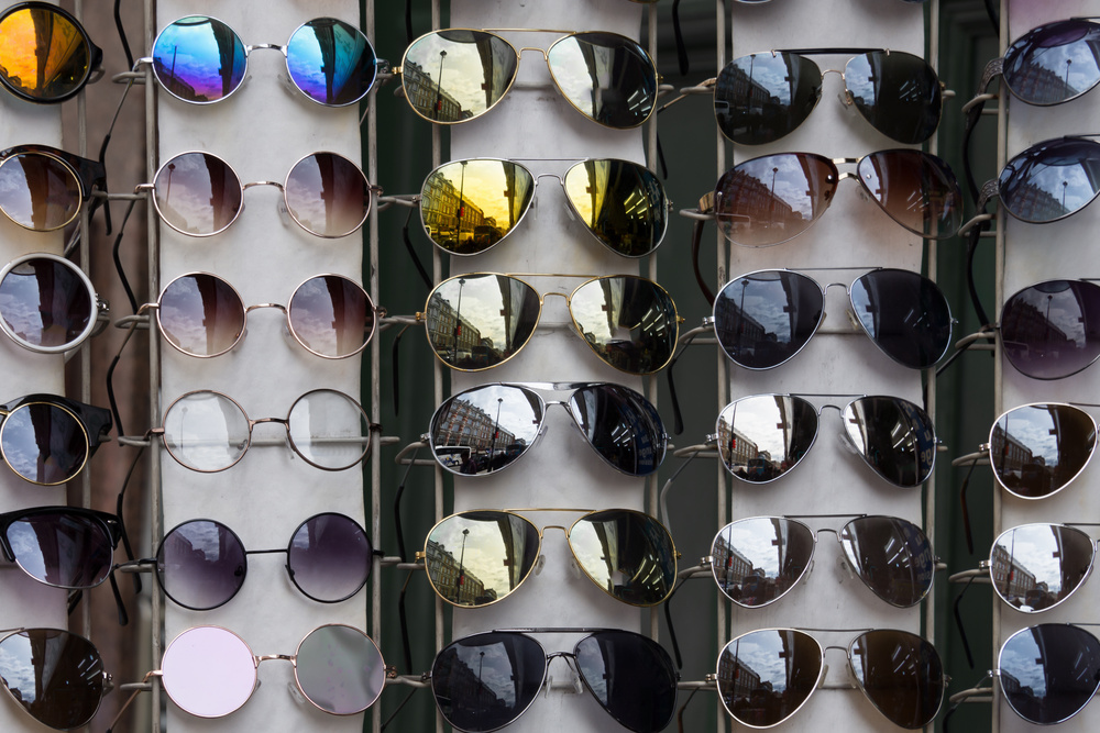 4 Things to Know About Selling Wholesale Sunglasses at Flea Markets